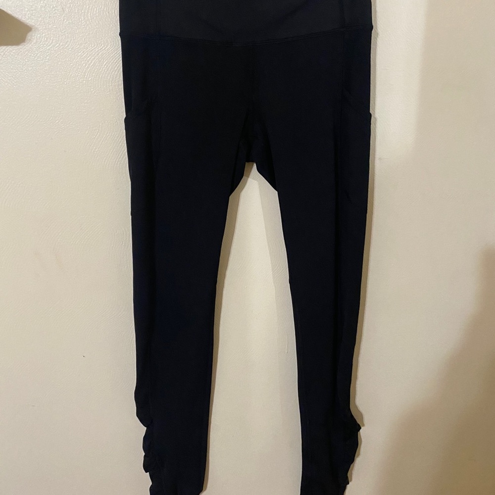 Lululemon black leggings with 3 pockets